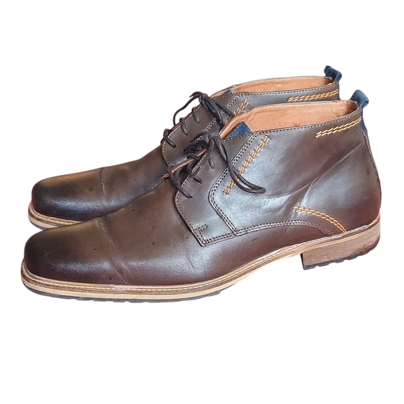 Travelin Brown Leather Chukka Boots with Contrast Stitching Lace Up
